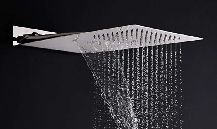 Pommeau de douche effet pluie offrant une large couverture